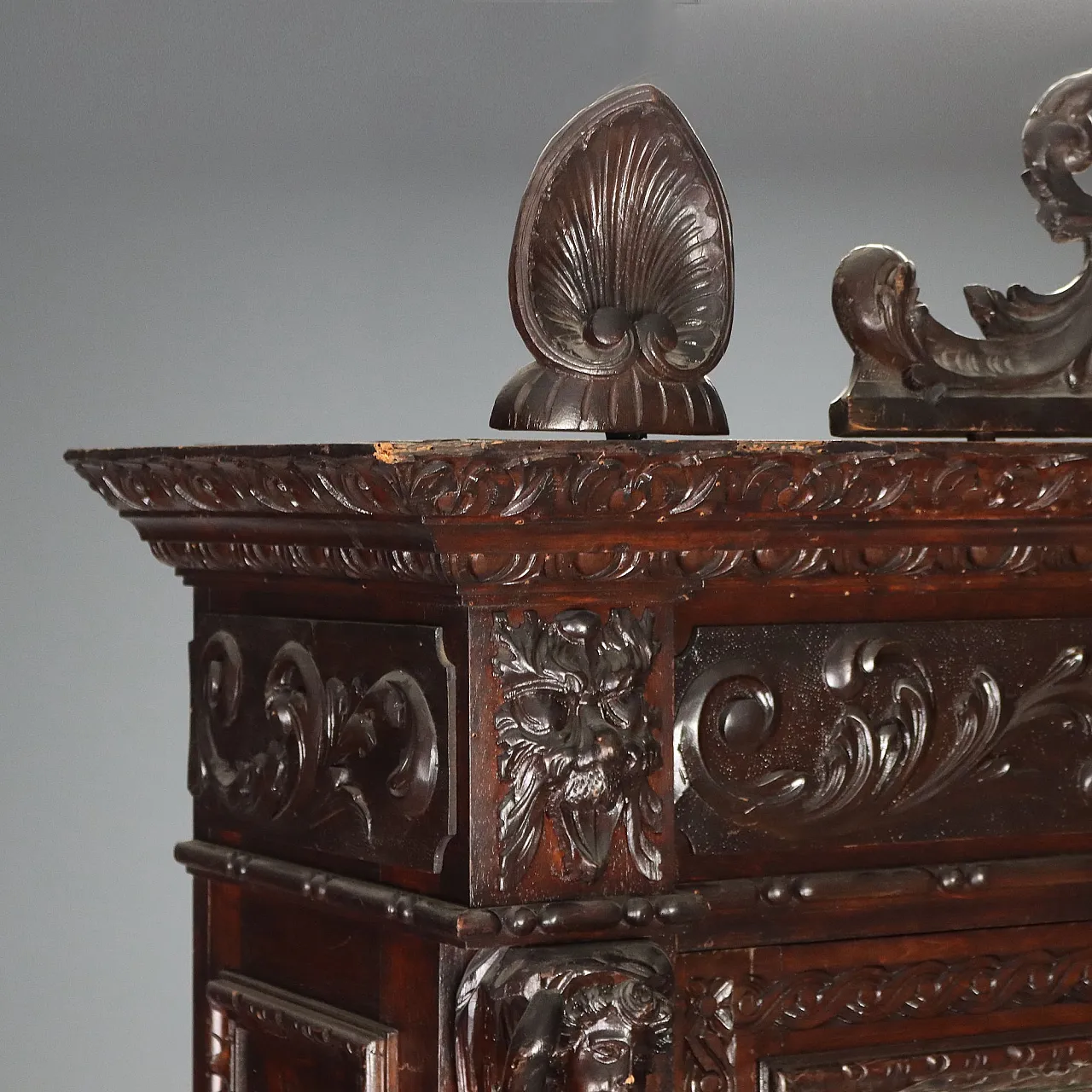 Neo-Baroque sideboard in carved walnut, 19th century 5