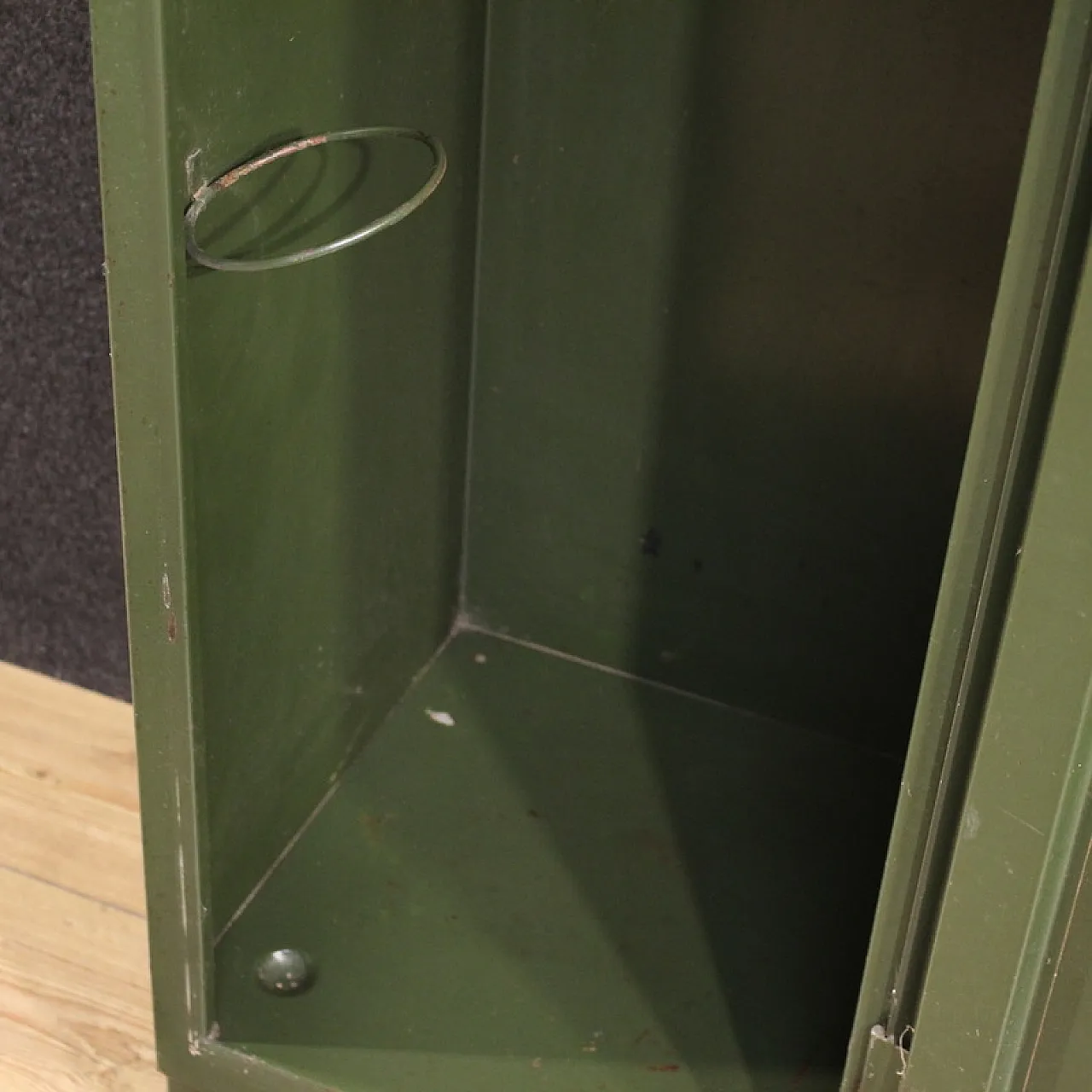 Italian cabinet in green lacquered metal, 70s 12