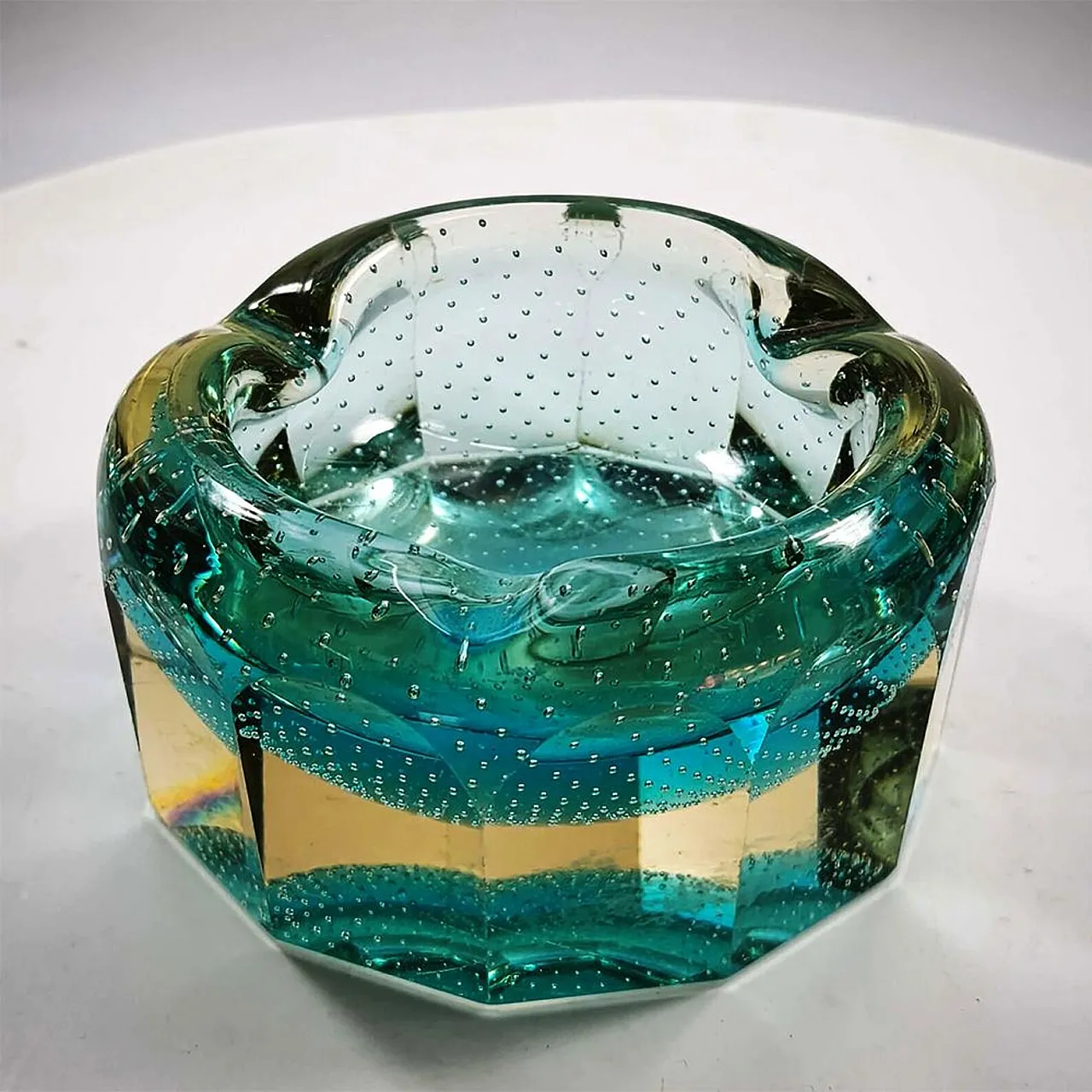 Multifaceted ashtray in Murano glass with air bubbles, 1960s 1