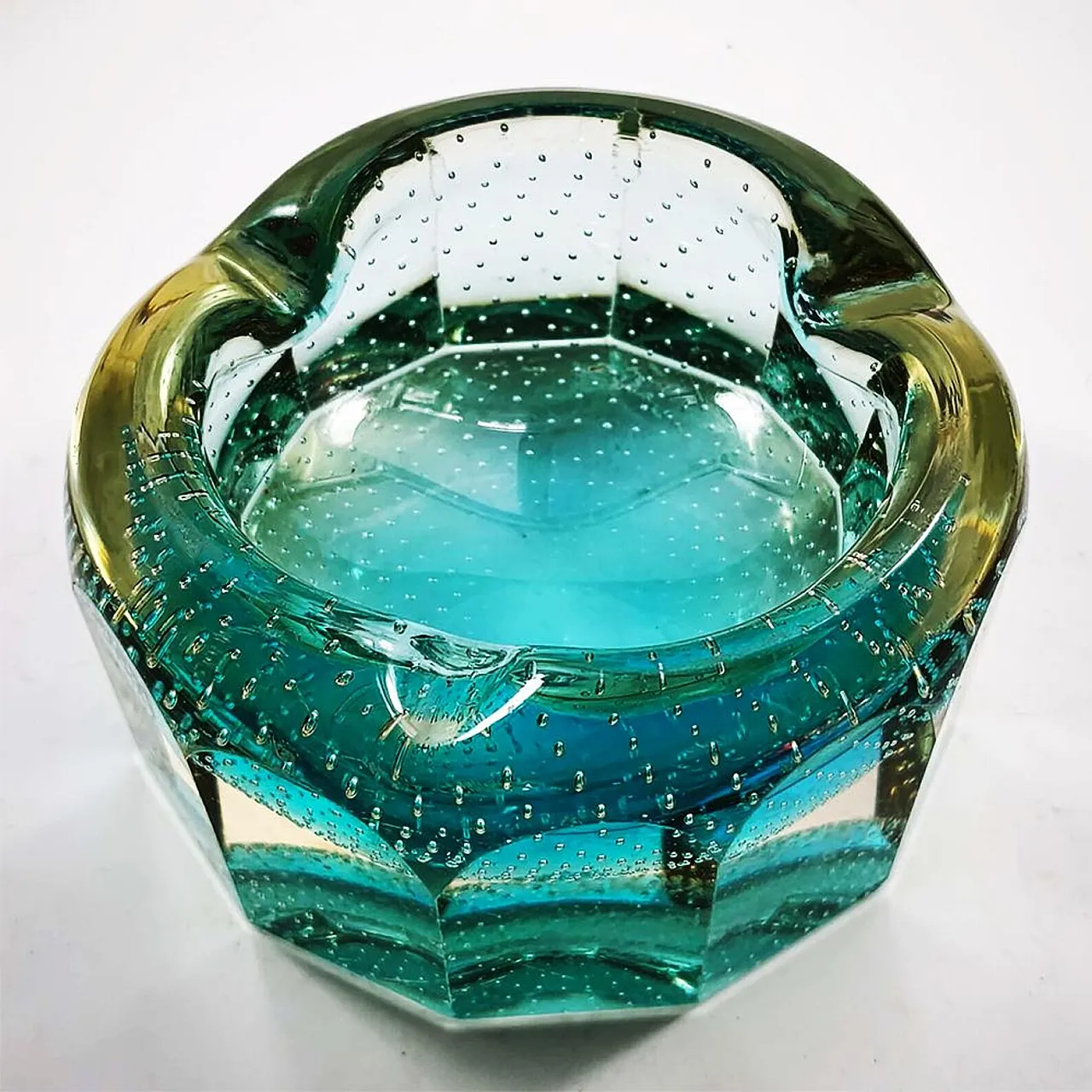 Multifaceted ashtray in Murano glass with air bubbles, 1960s 2