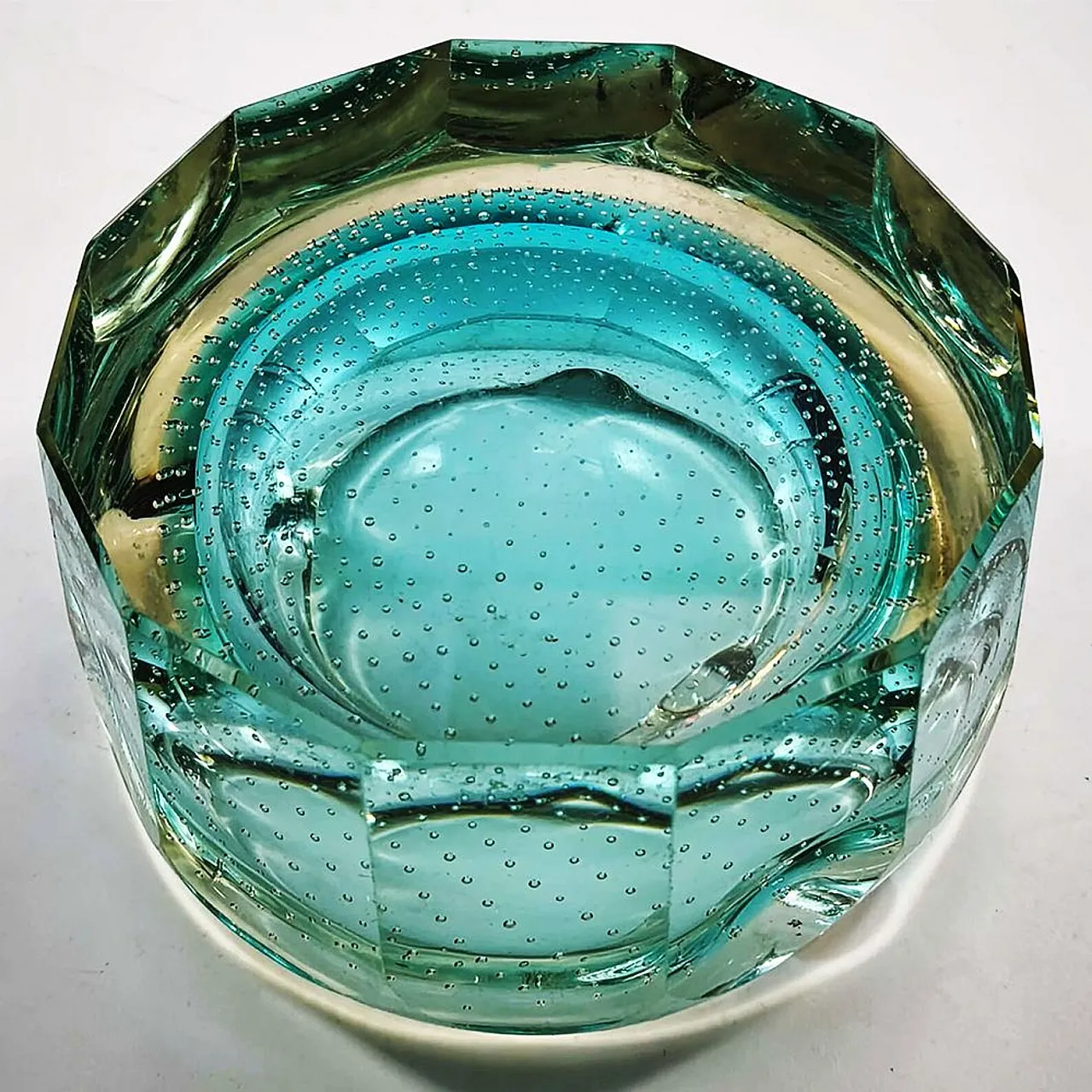 Multifaceted ashtray in Murano glass with air bubbles, 1960s 3