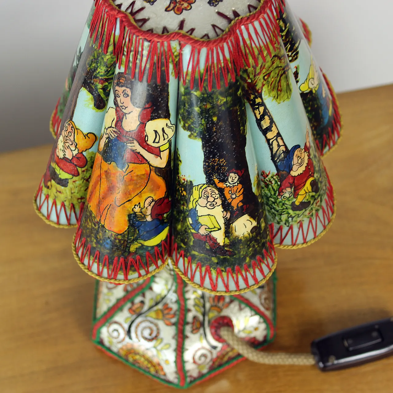 Mid Century Snow White And Seven Dwarfs Children’s Table Lamp, 50s 7