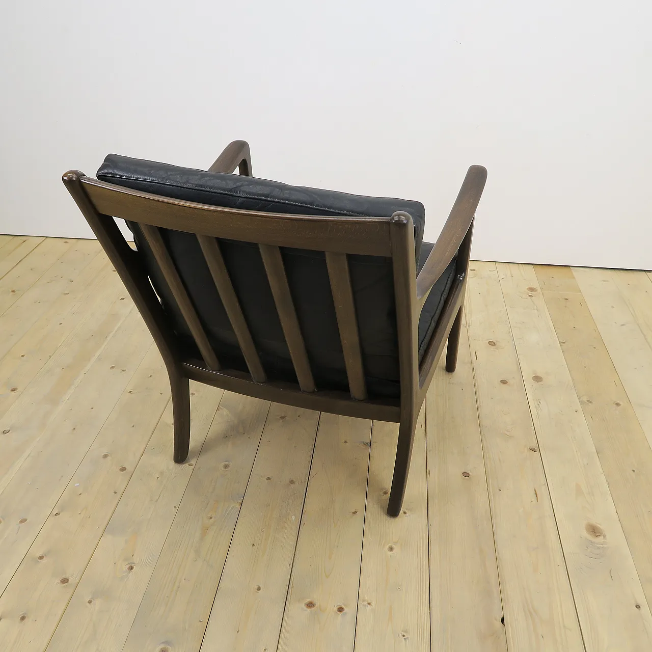 Mid-Century Scandinavian teak and leather armchair, 1960s 9