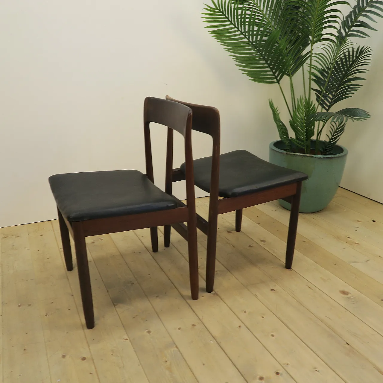 6 Nørgaard Møbelfabrik chairs, rosewood and leather, 1960s 6