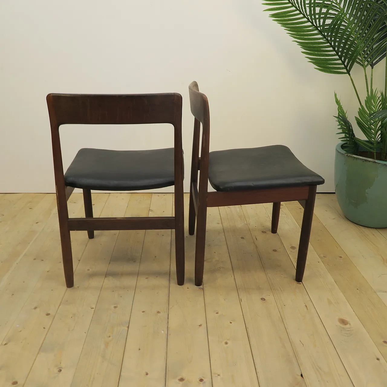 6 Nørgaard Møbelfabrik chairs, rosewood and leather, 1960s 7