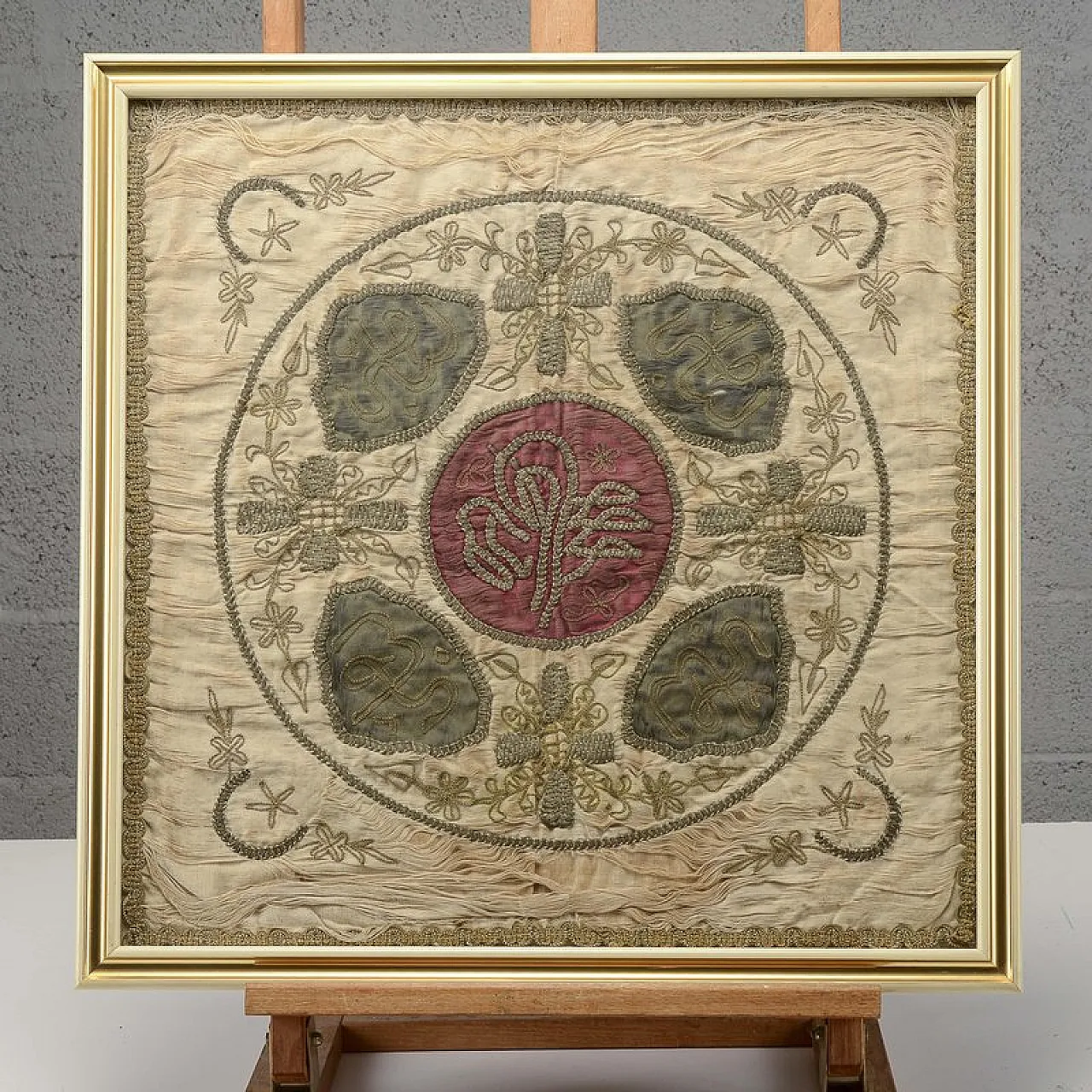 Tessuto da cuscino cerimoniale con fili dorati, '800 1
