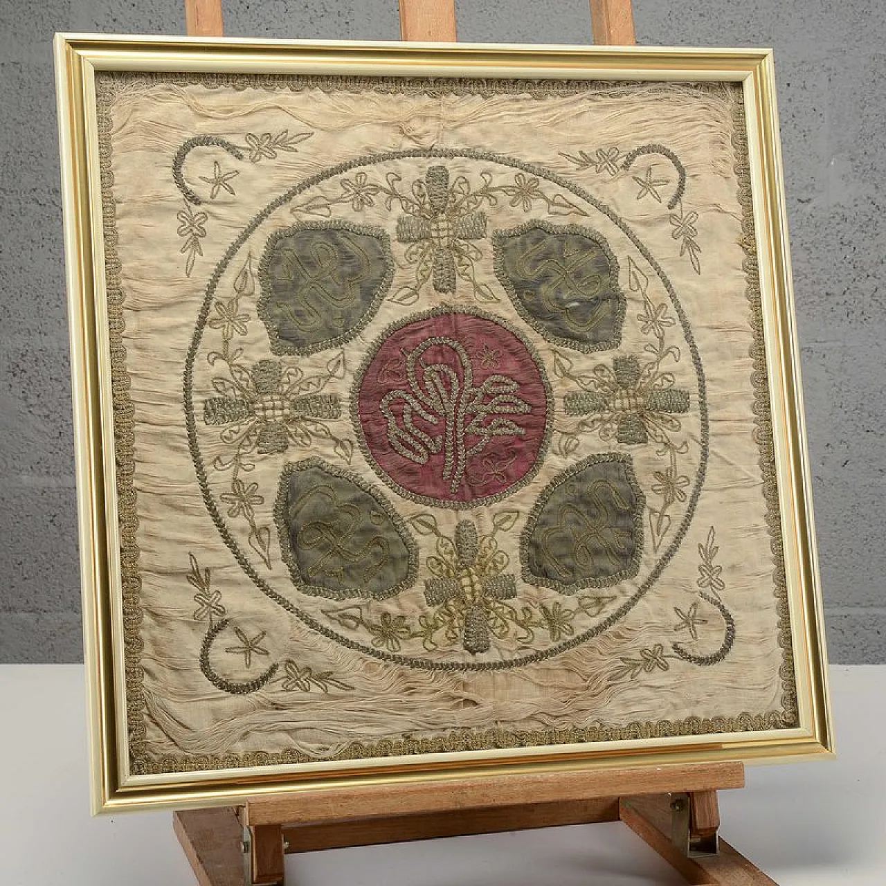 Tessuto da cuscino cerimoniale con fili dorati, '800 3