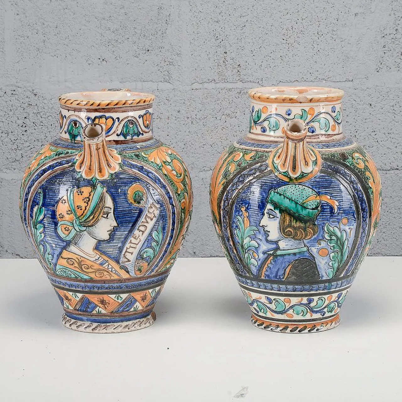 Pair of vases from Deruta, mid-20th century 1