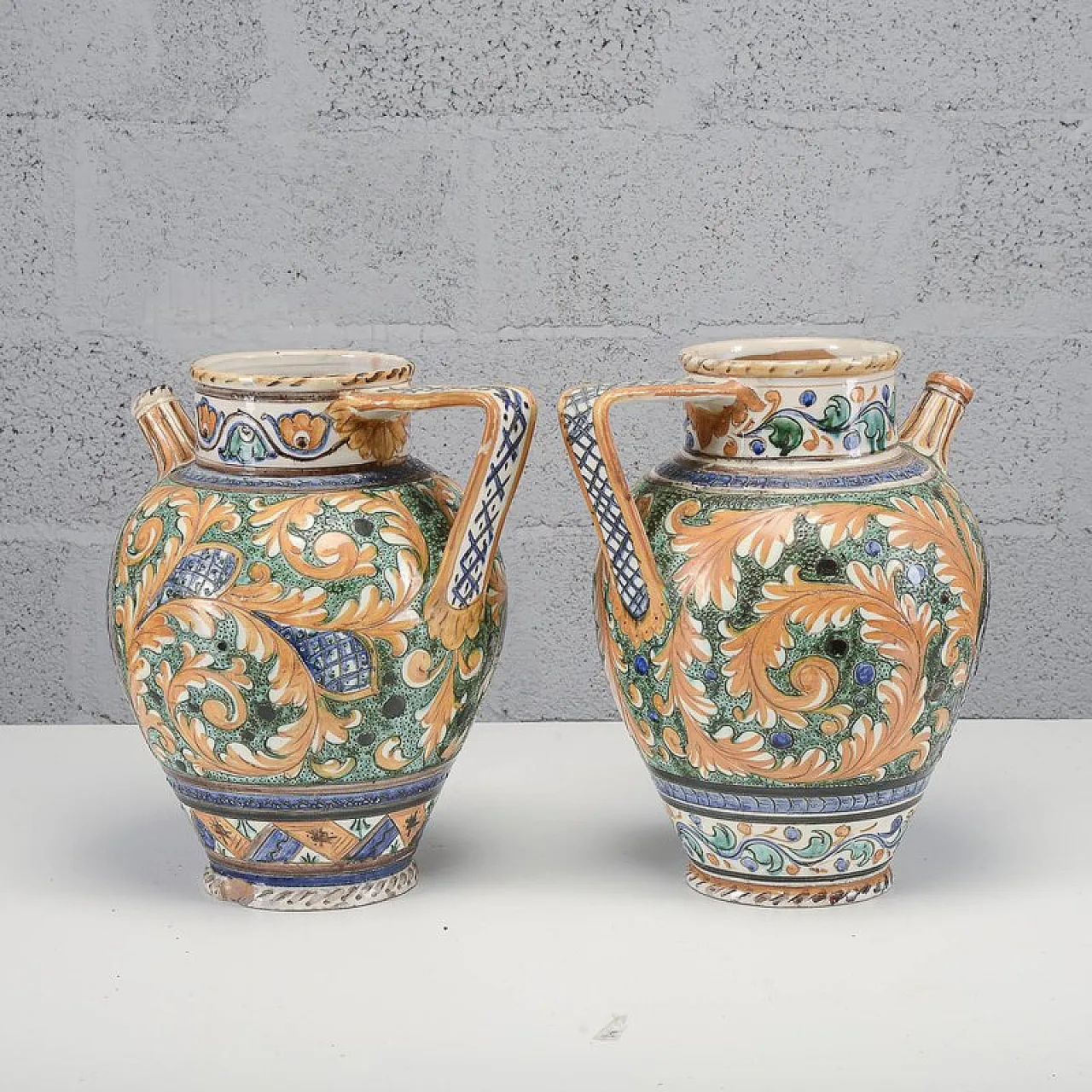 Pair of vases from Deruta, mid-20th century 2