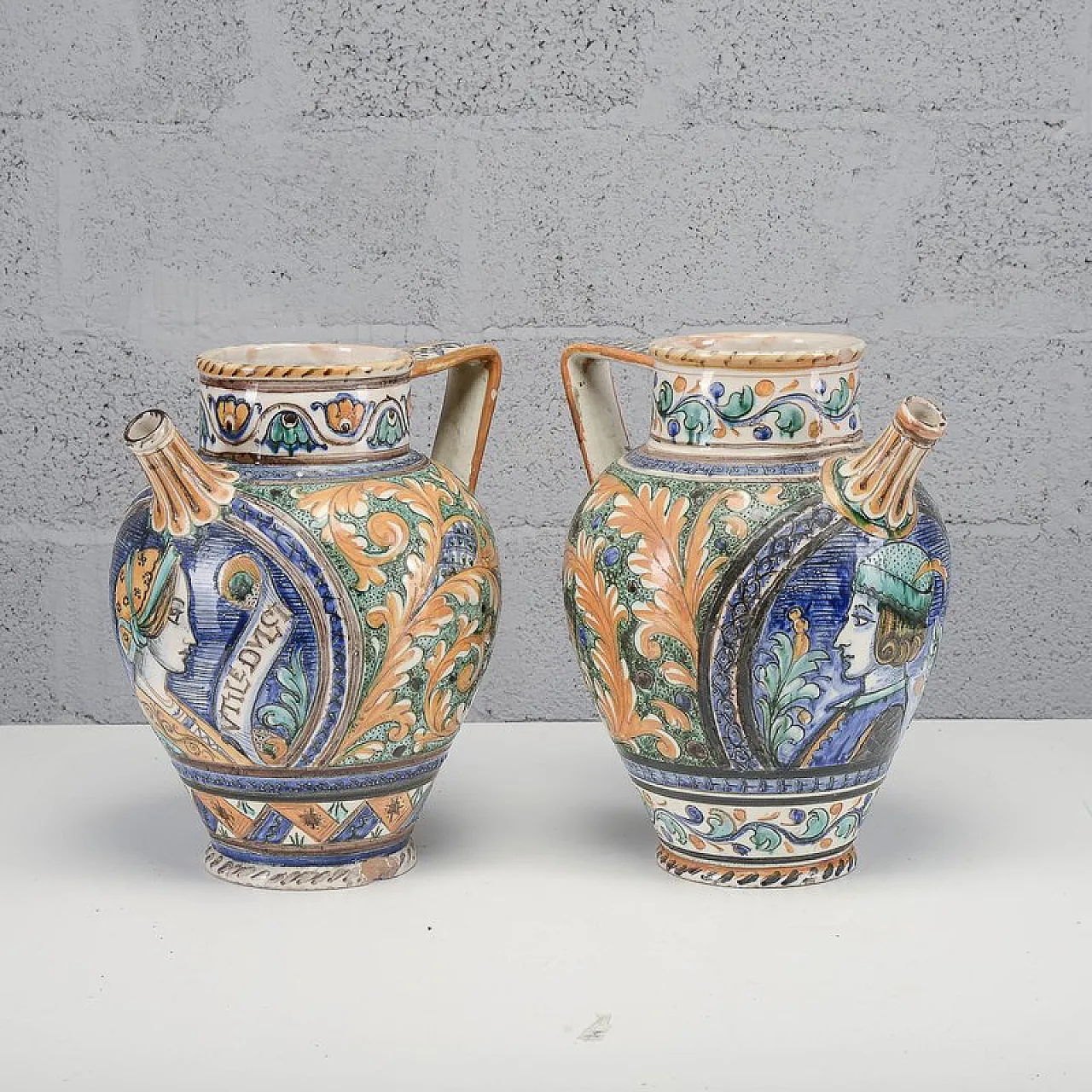 Pair of vases from Deruta, mid-20th century 5