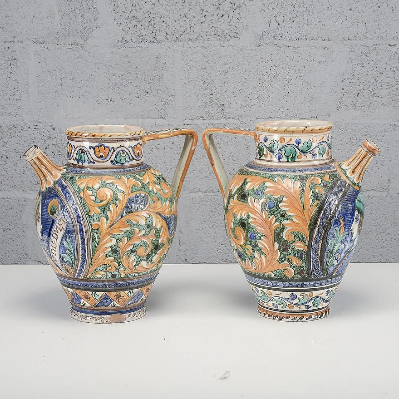 Pair of vases from Deruta, mid-20th century 6