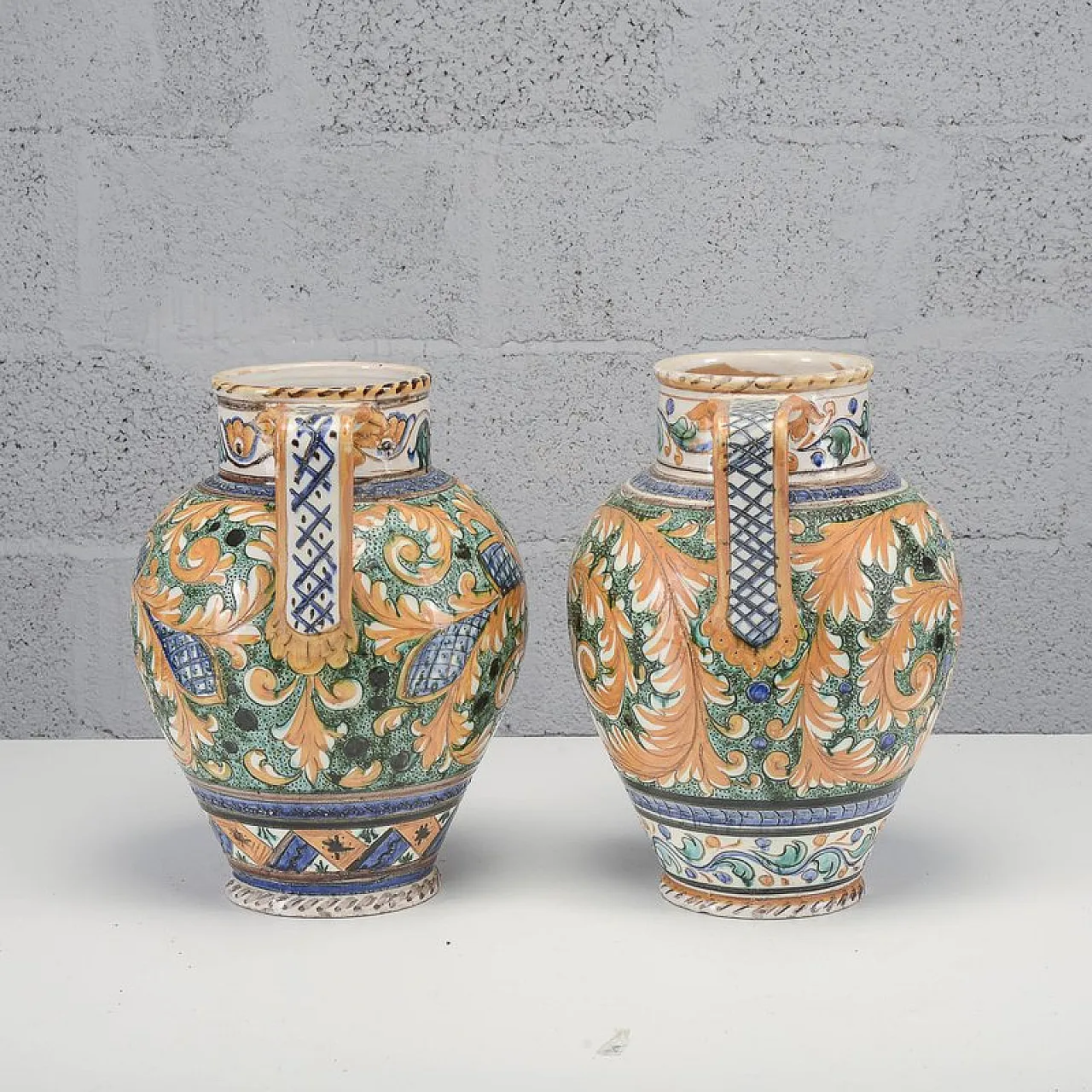 Pair of vases from Deruta, mid-20th century 7