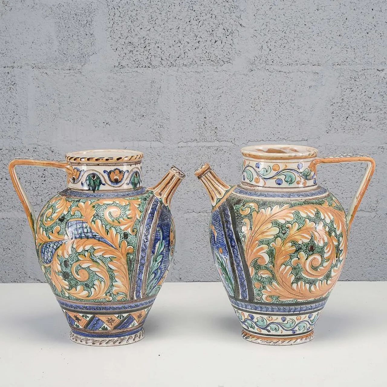 Pair of vases from Deruta, mid-20th century 8