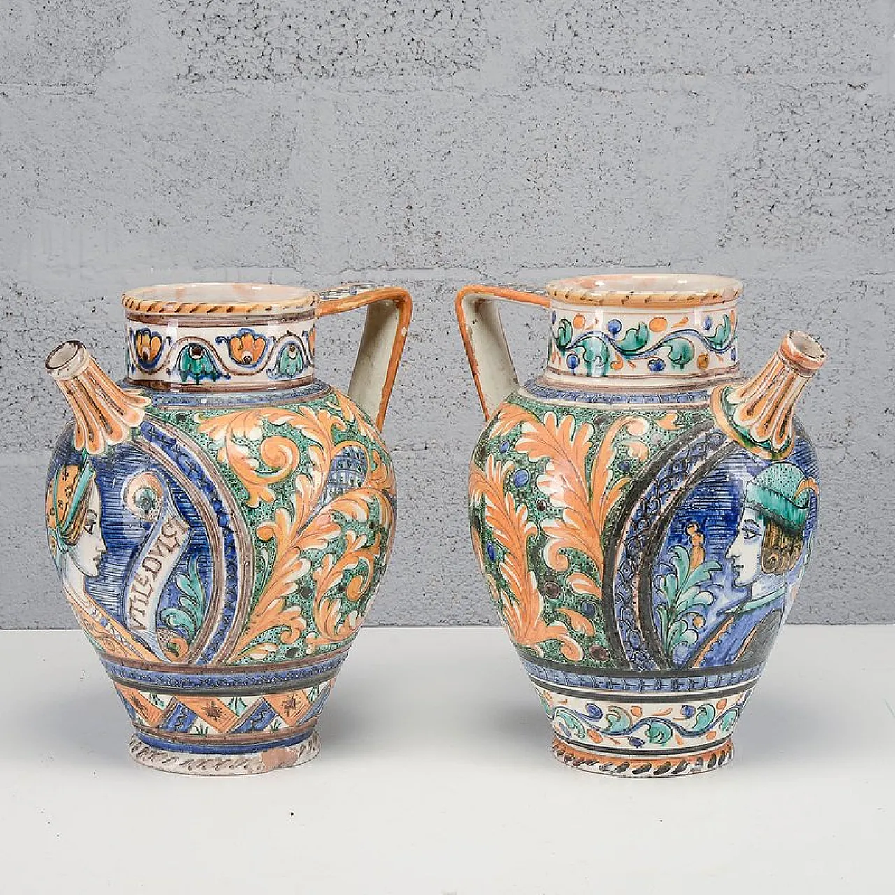 Pair of vases from Deruta, mid-20th century 9