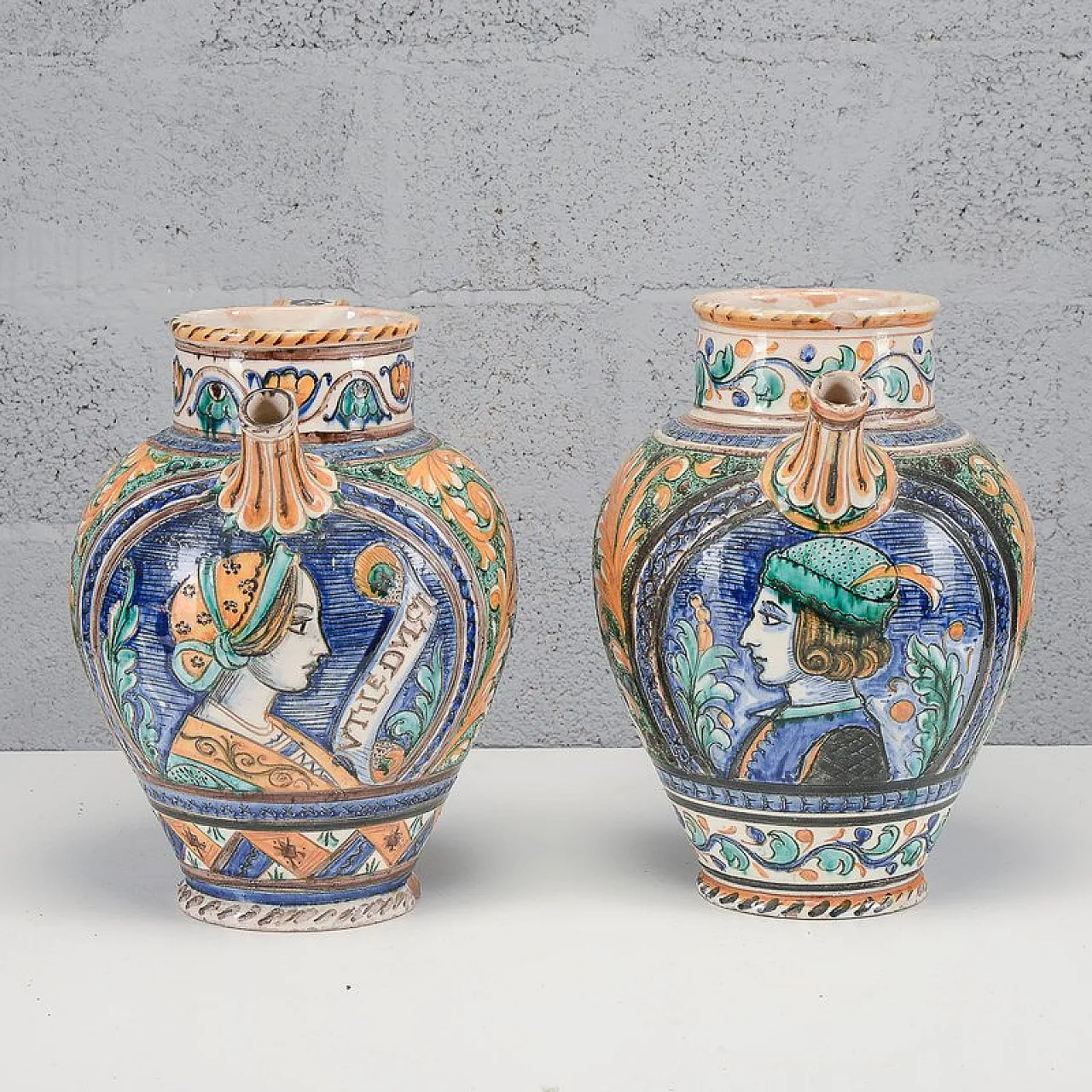 Pair of vases from Deruta, mid-20th century 10