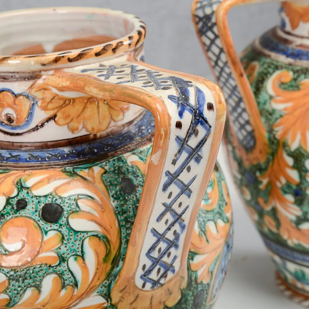 Pair of vases from Deruta, mid-20th century 11
