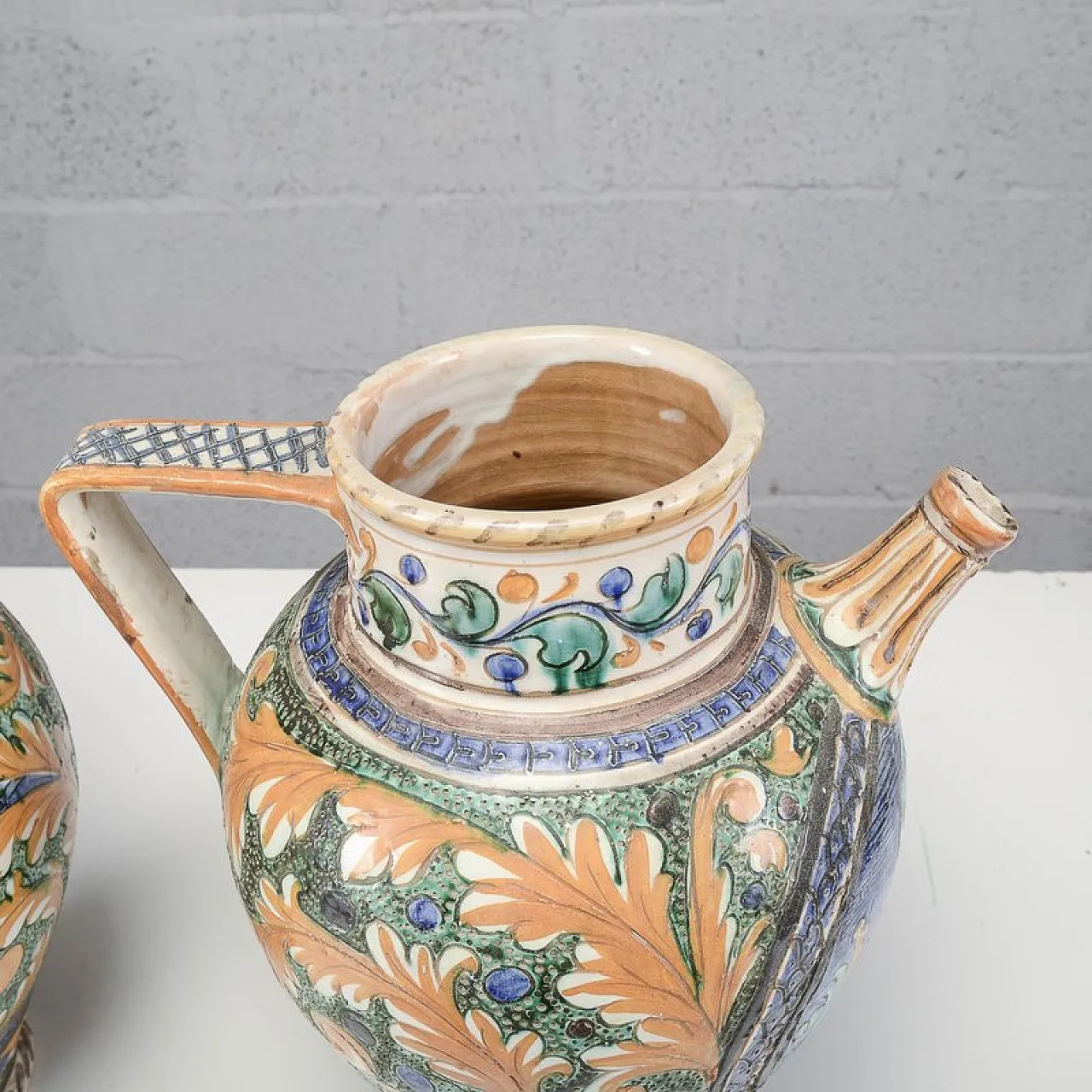 Pair of vases from Deruta, mid-20th century 13