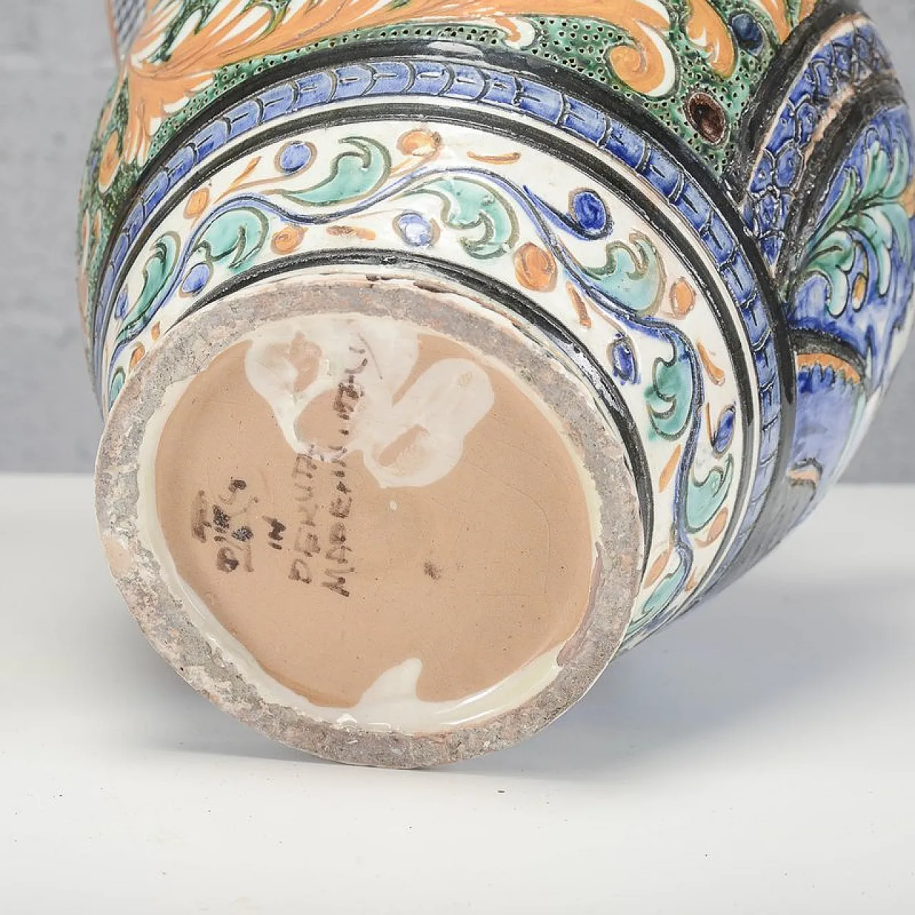 Pair of vases from Deruta, mid-20th century 17