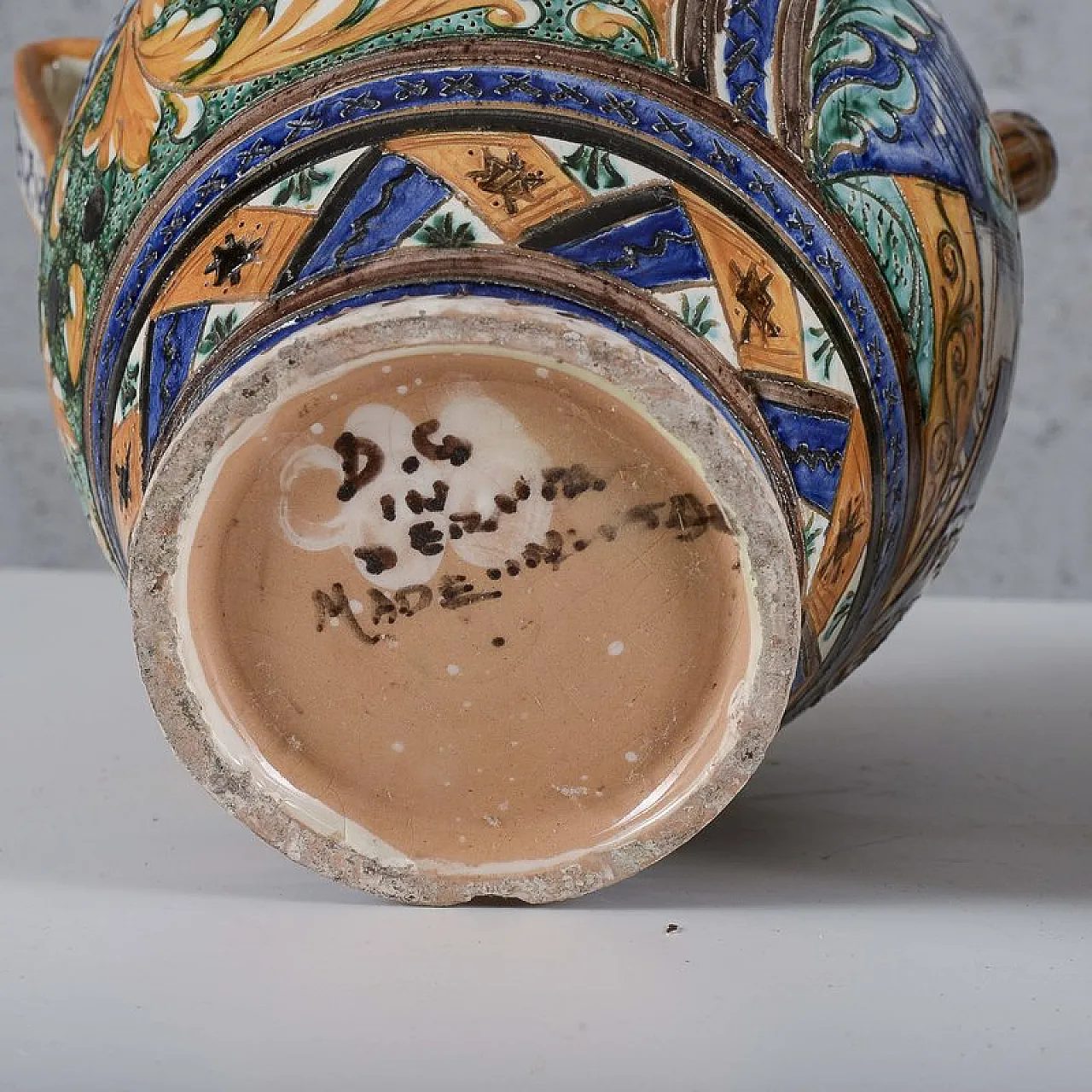 Pair of vases from Deruta, mid-20th century 18