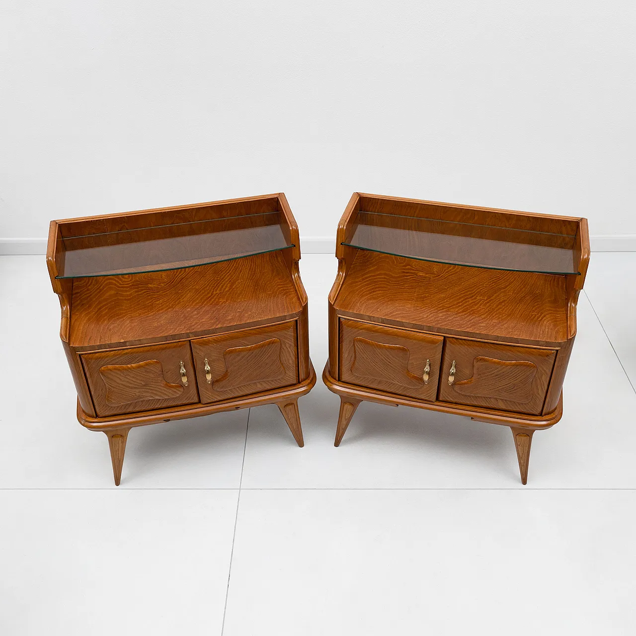 Pair of Italian ash wood bedside tables, 1950s 9