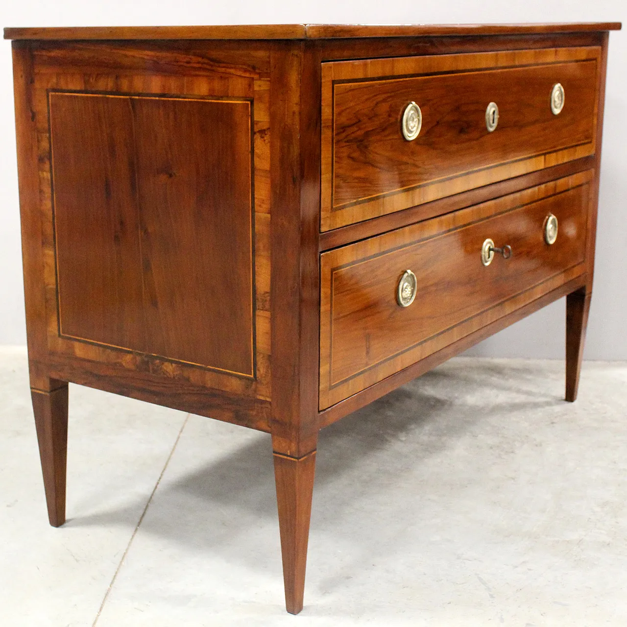 Antique Louis XVI chest of drawers in inlaid walnut, Italy, 18th century 5