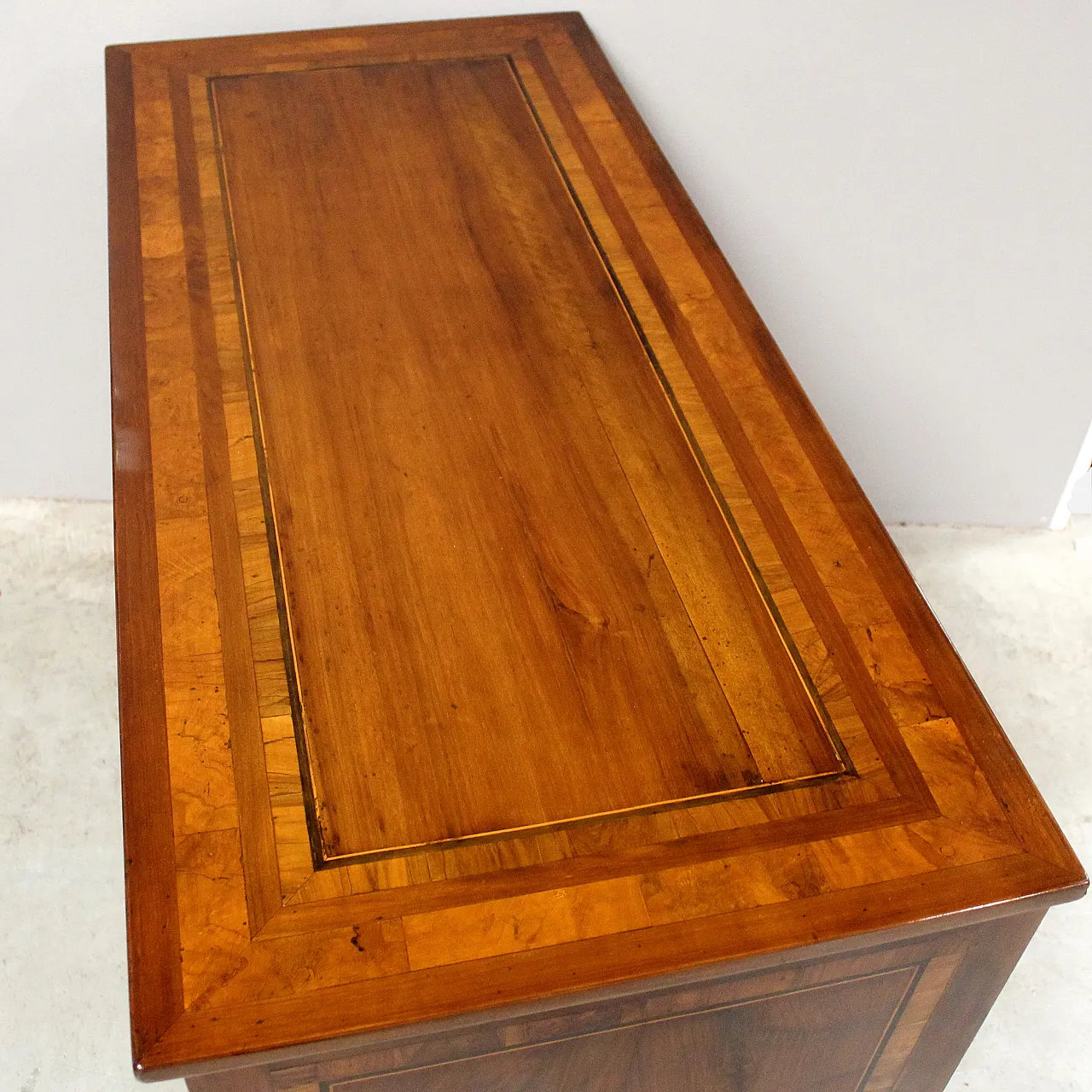 Antique Louis XVI chest of drawers in inlaid walnut, Italy, 18th century 8