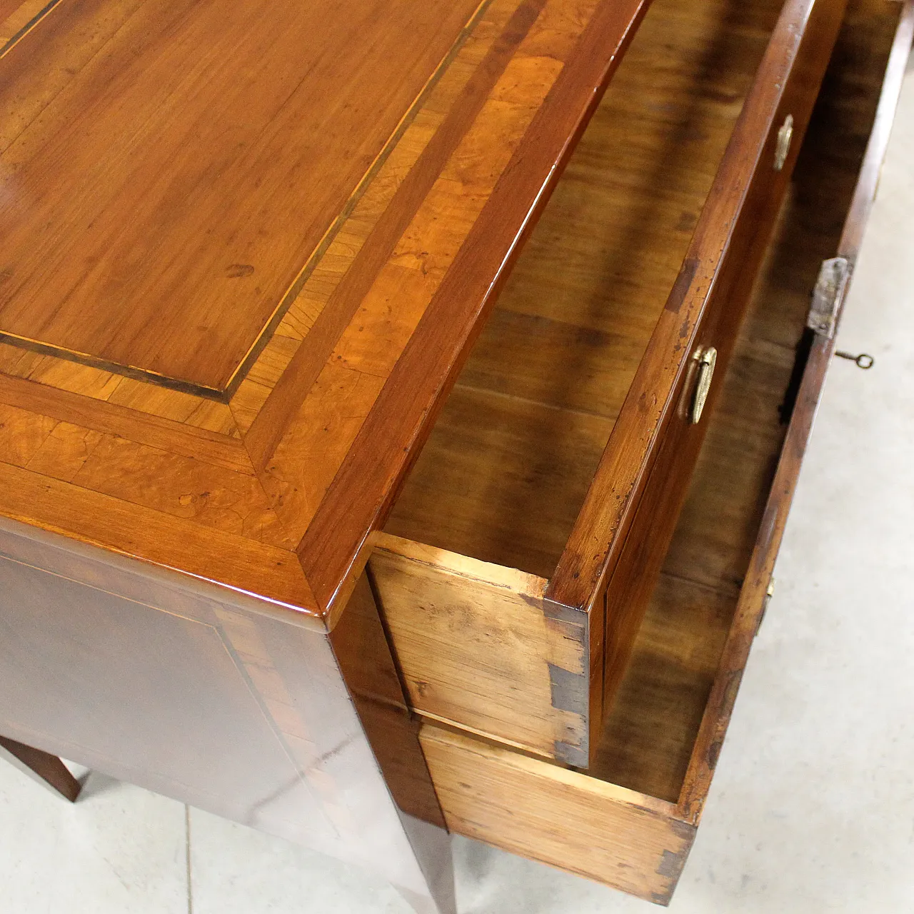 Antique Louis XVI chest of drawers in inlaid walnut, Italy, 18th century 9