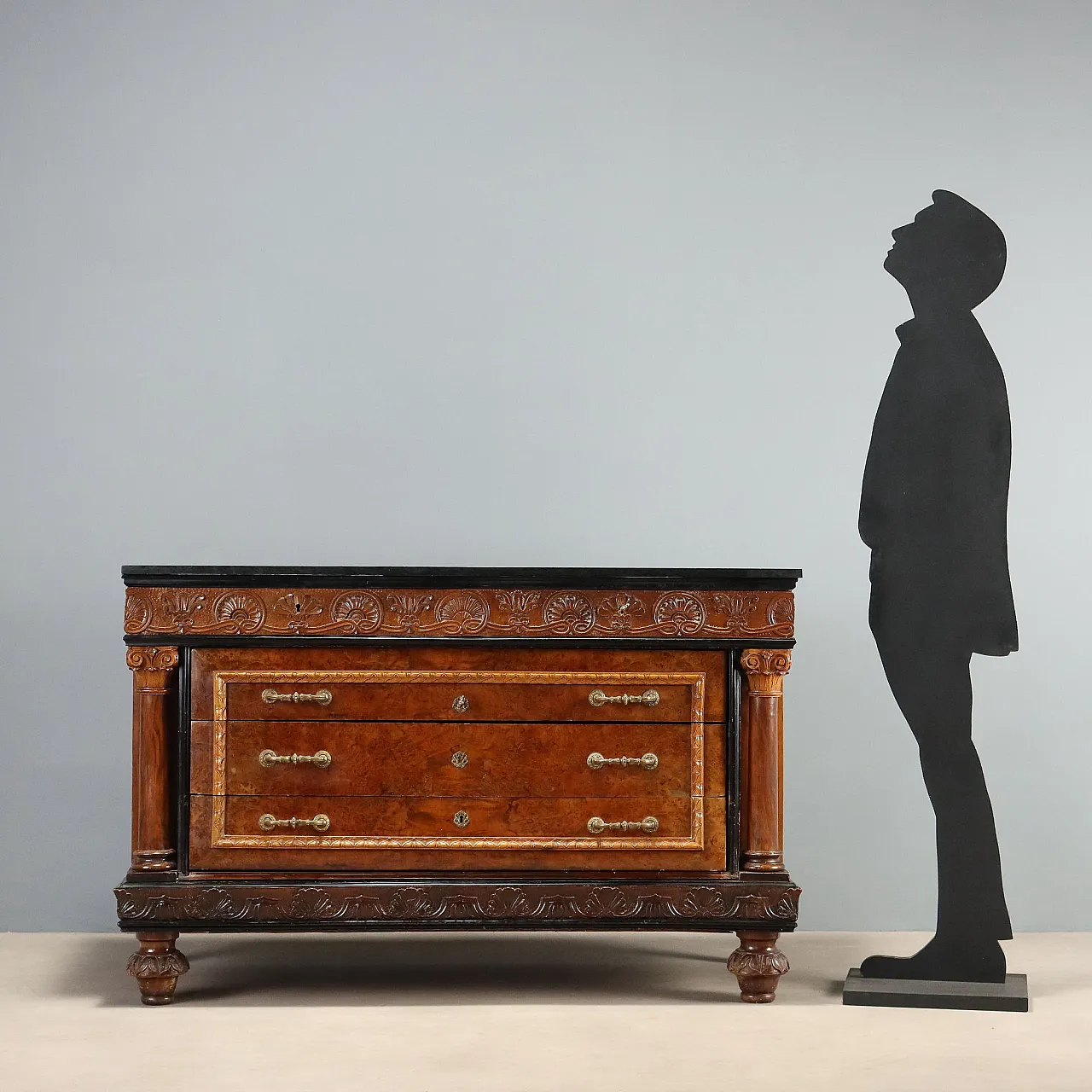 Walnut and burl chest of drawers with marble top, mid-20th century 3