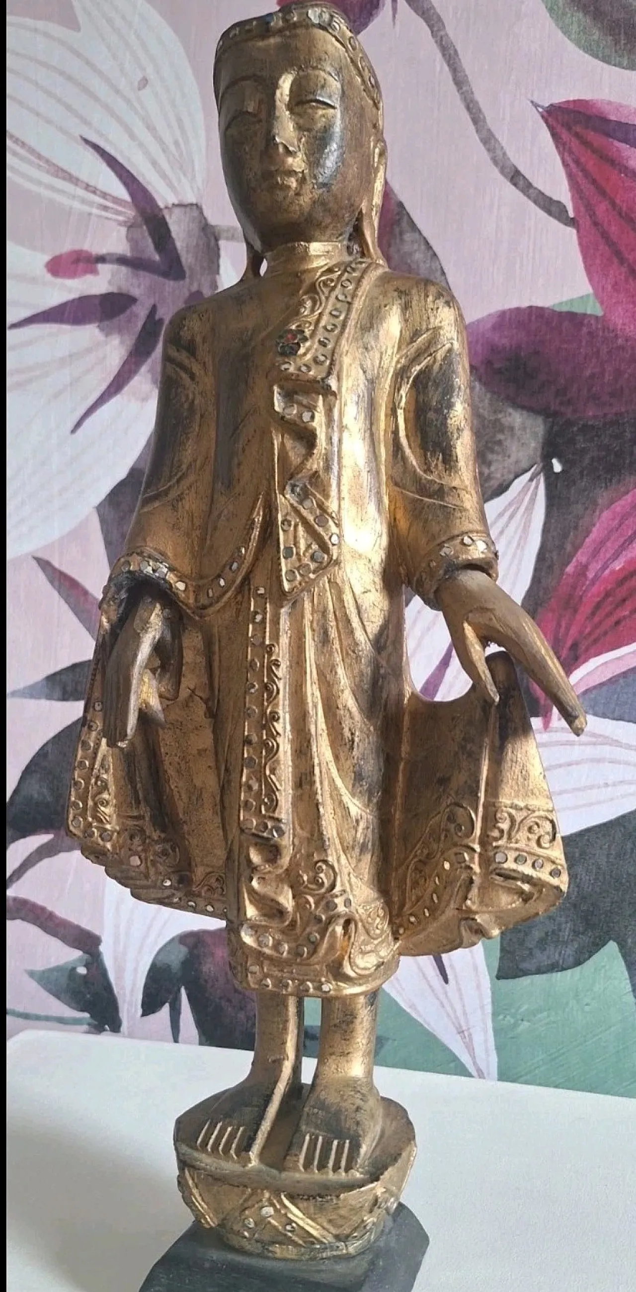 Antique Mandalay Buddha in gilded wood, Burma 19th Century 13