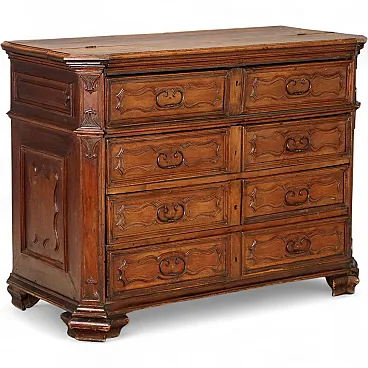 Baroque walnut chest of drawers, early 18th century