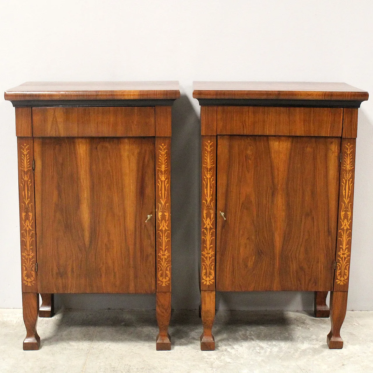 Pair of Empire walnut bedside tables, 19th century Italy 2