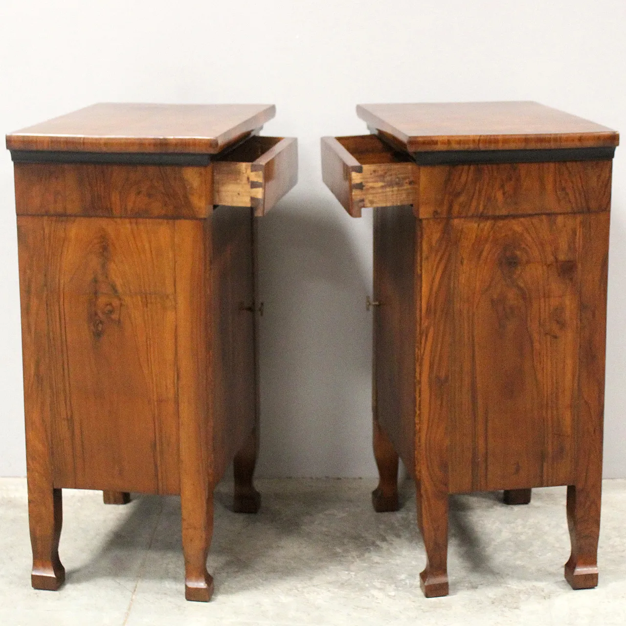 Pair of Empire walnut bedside tables, 19th century Italy 5