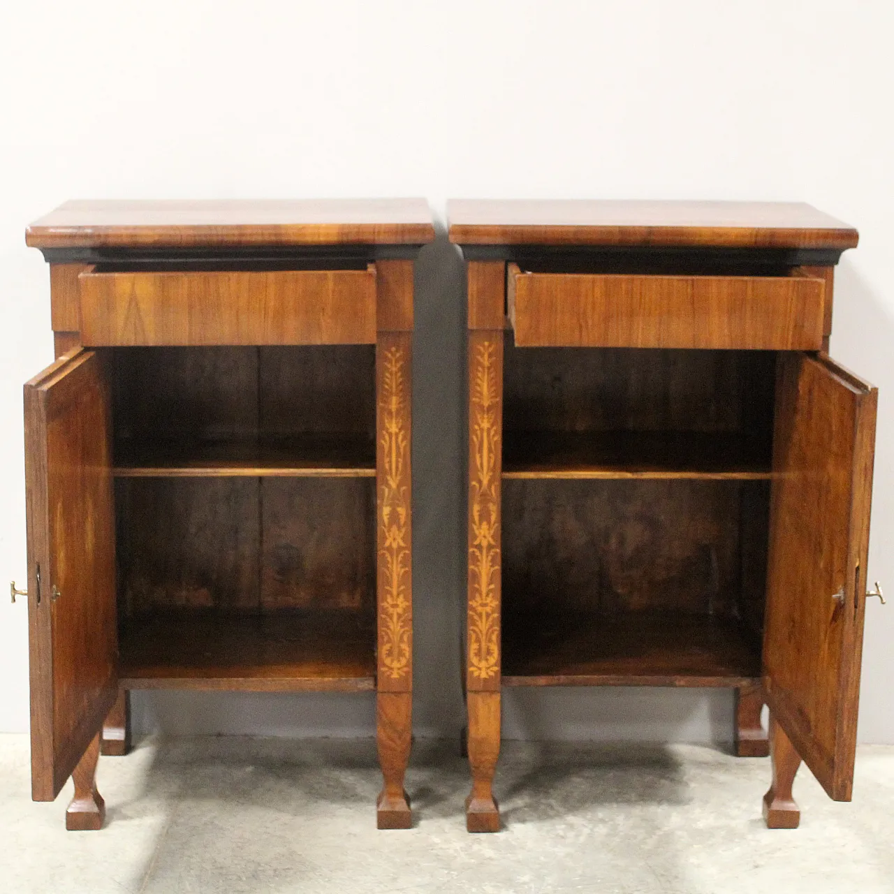 Pair of Empire walnut bedside tables, 19th century Italy 7