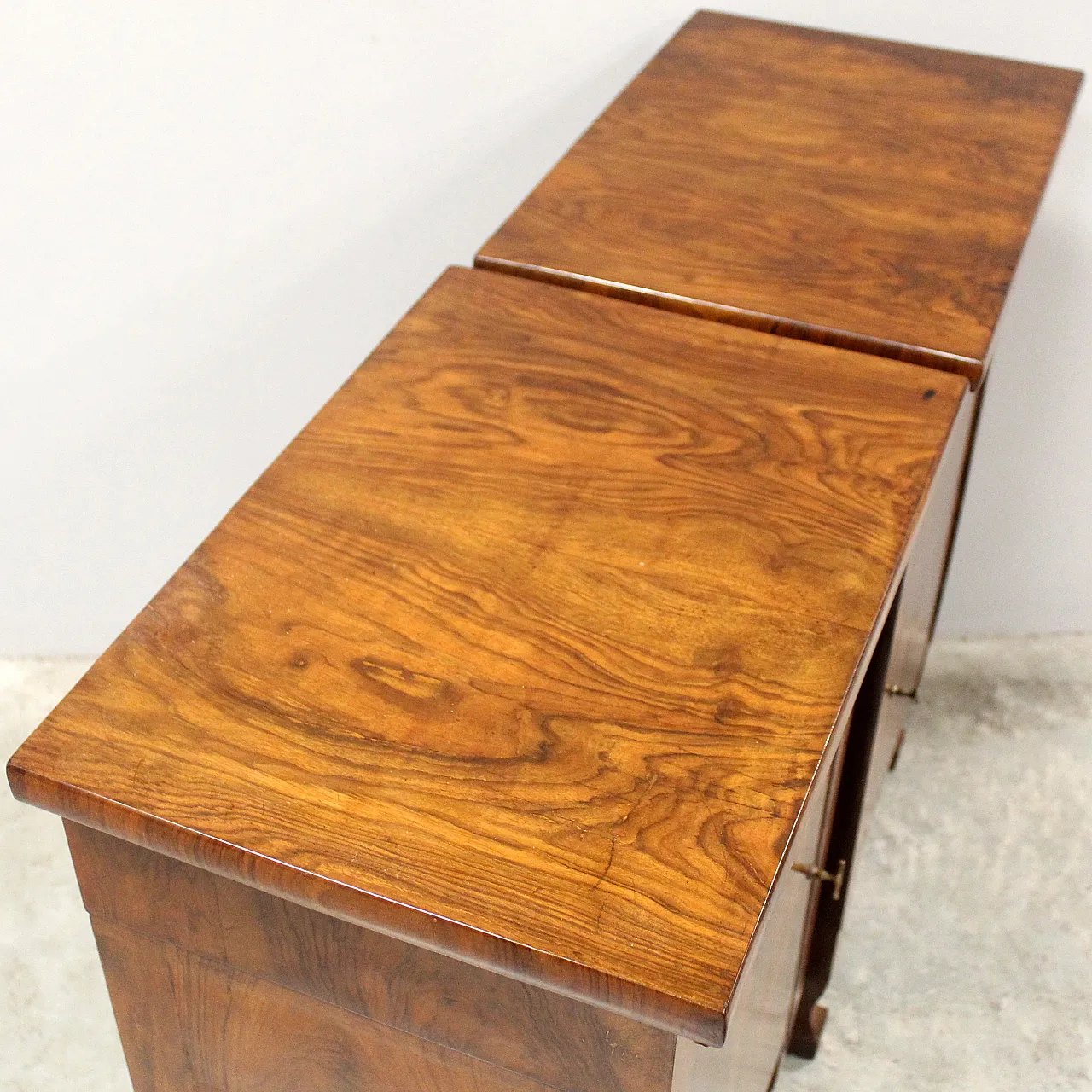 Pair of Empire walnut bedside tables, 19th century Italy 8