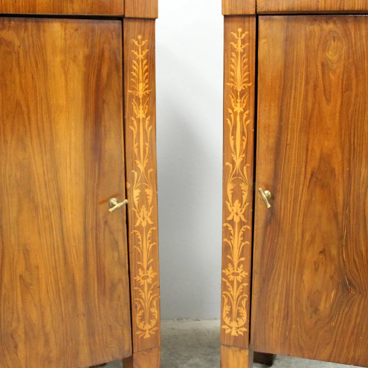 Pair of Empire walnut bedside tables, 19th century Italy 10
