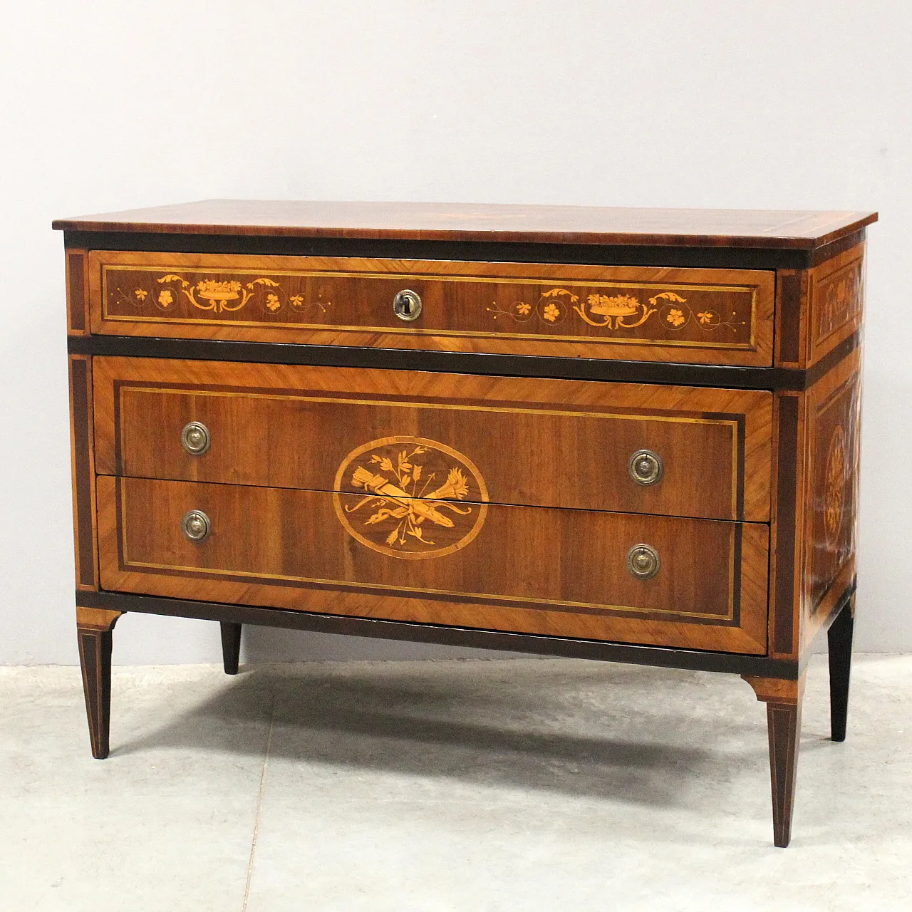 Antique Louis XVI chest of drawers in inlaid walnut, Italy, 18th century 1