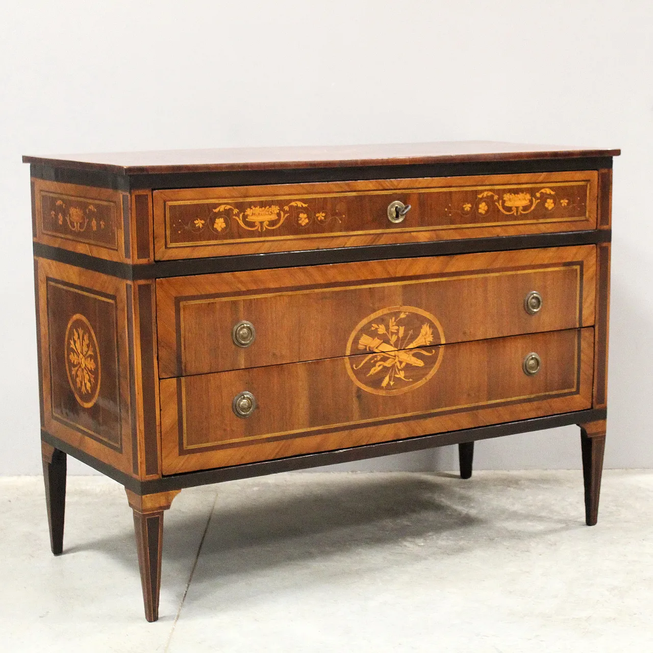 Antique Louis XVI chest of drawers in inlaid walnut, Italy, 18th century 2