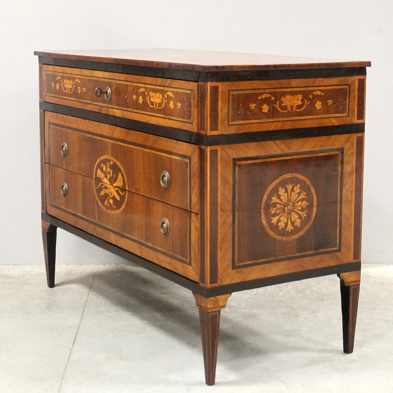 Antique Louis XVI chest of drawers in inlaid walnut, Italy, 18th century 4