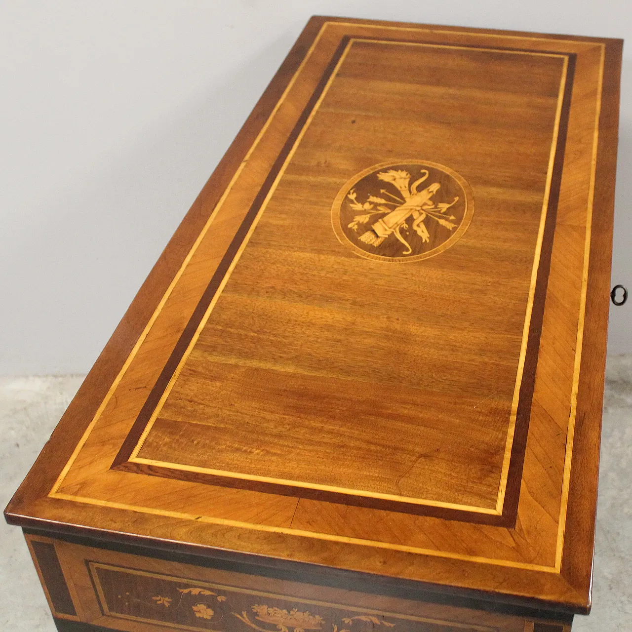 Antique Louis XVI chest of drawers in inlaid walnut, Italy, 18th century 7