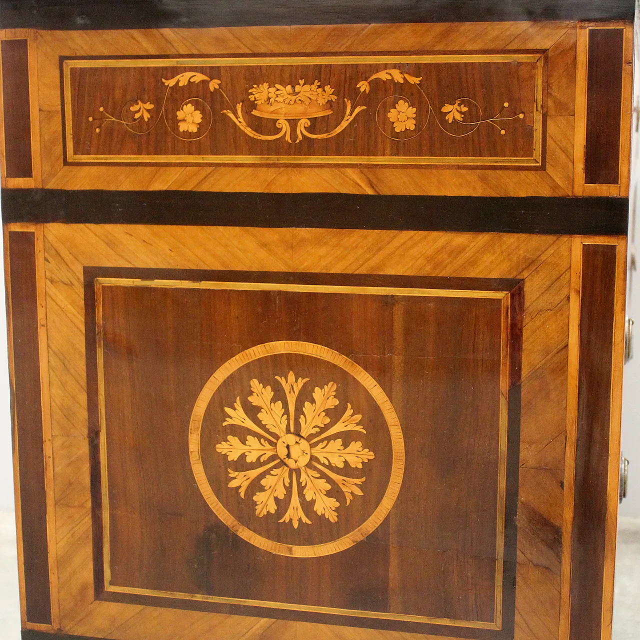 Antique Louis XVI chest of drawers in inlaid walnut, Italy, 18th century 9