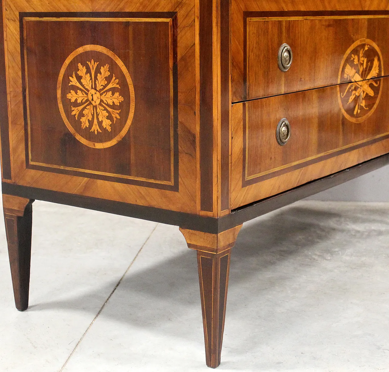 Antique Louis XVI chest of drawers in inlaid walnut, Italy, 18th century 11