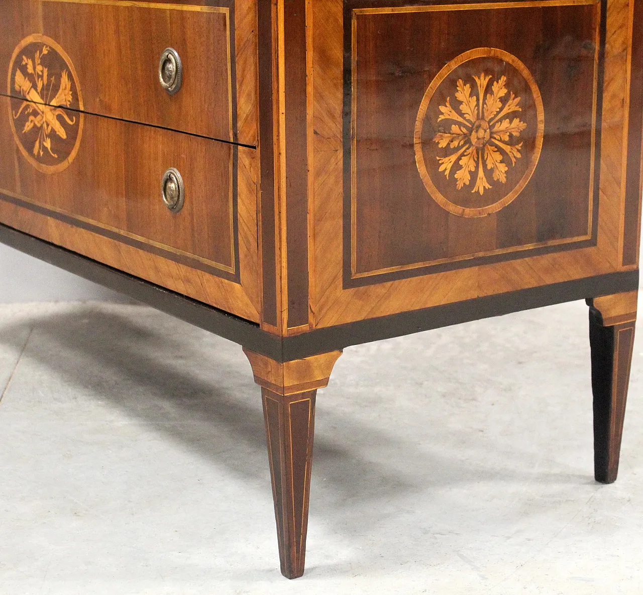 Antique Louis XVI chest of drawers in inlaid walnut, Italy, 18th century 12