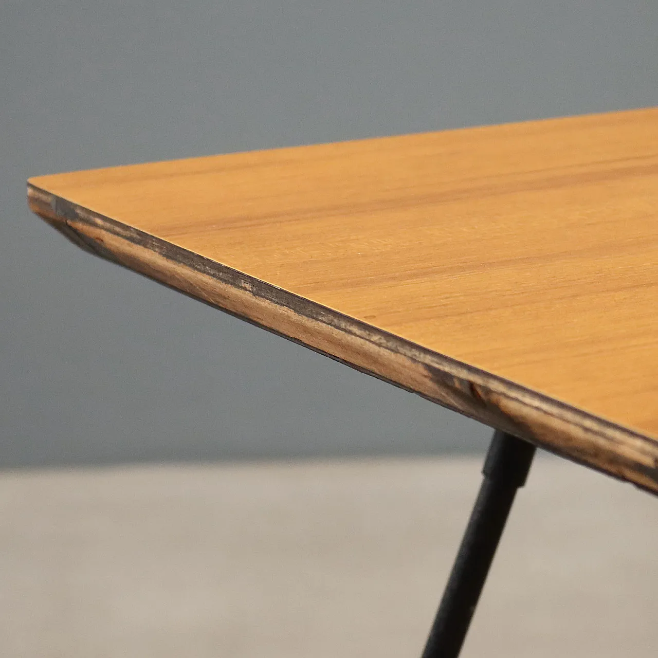 Tavolino con piani in formica, anni '60 4