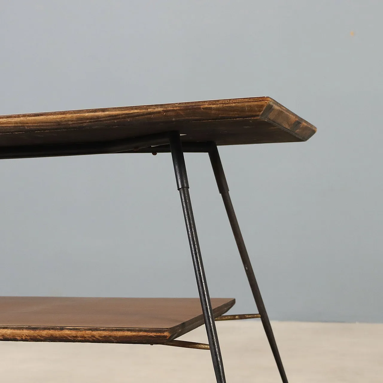 Tavolino con piani in formica, anni '60 6
