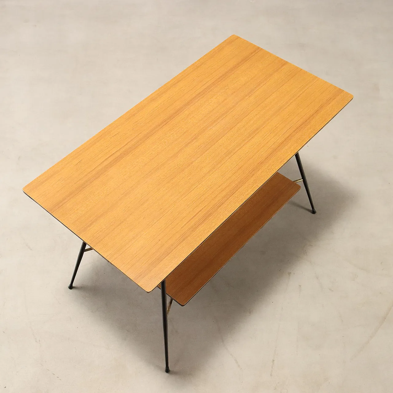 Tavolino con piani in formica, anni '60 7