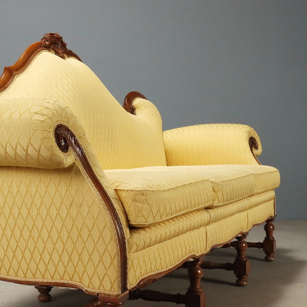 Walnutsofa with leaf carvings, mid-20th century 4