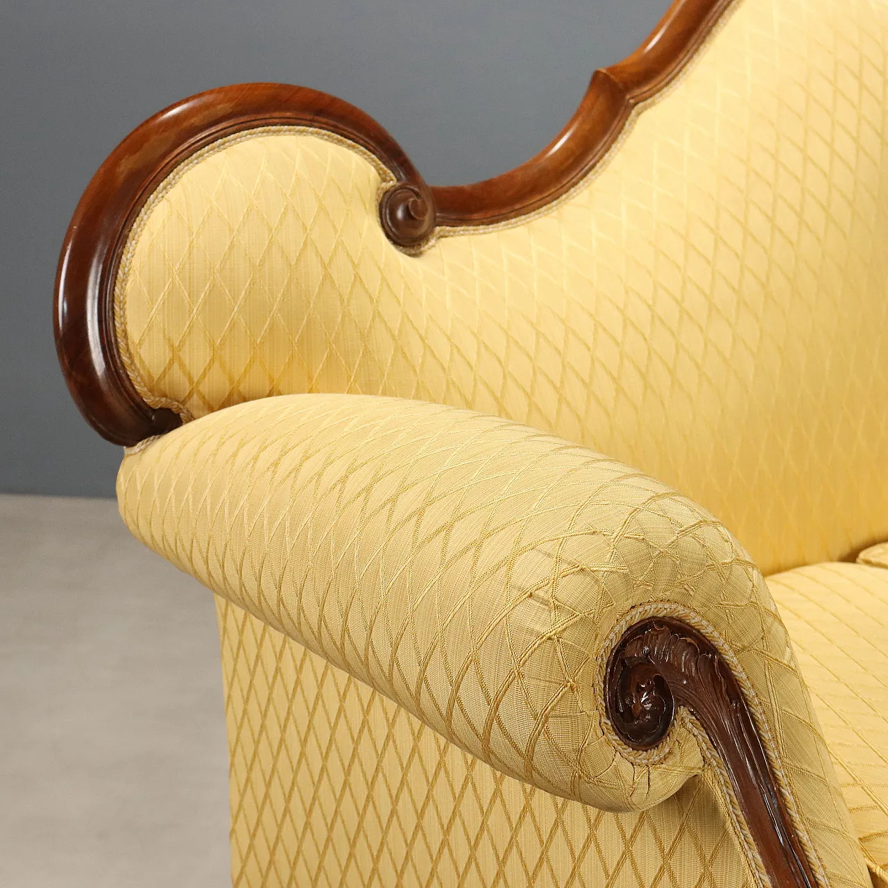Walnutsofa with leaf carvings, mid-20th century 5