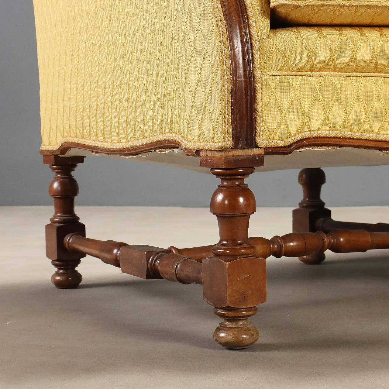 Walnutsofa with leaf carvings, mid-20th century 8