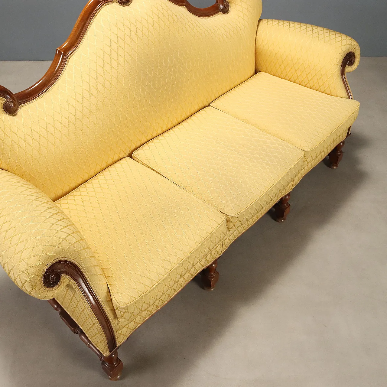 Walnutsofa with leaf carvings, mid-20th century 9