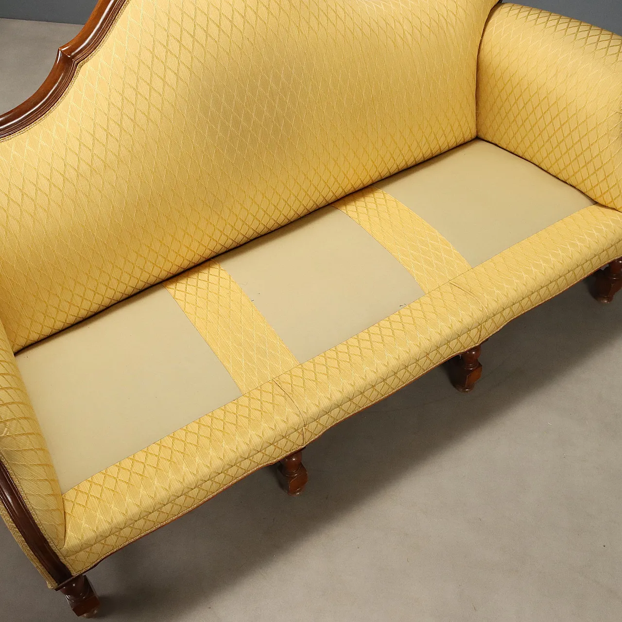 Walnutsofa with leaf carvings, mid-20th century 10